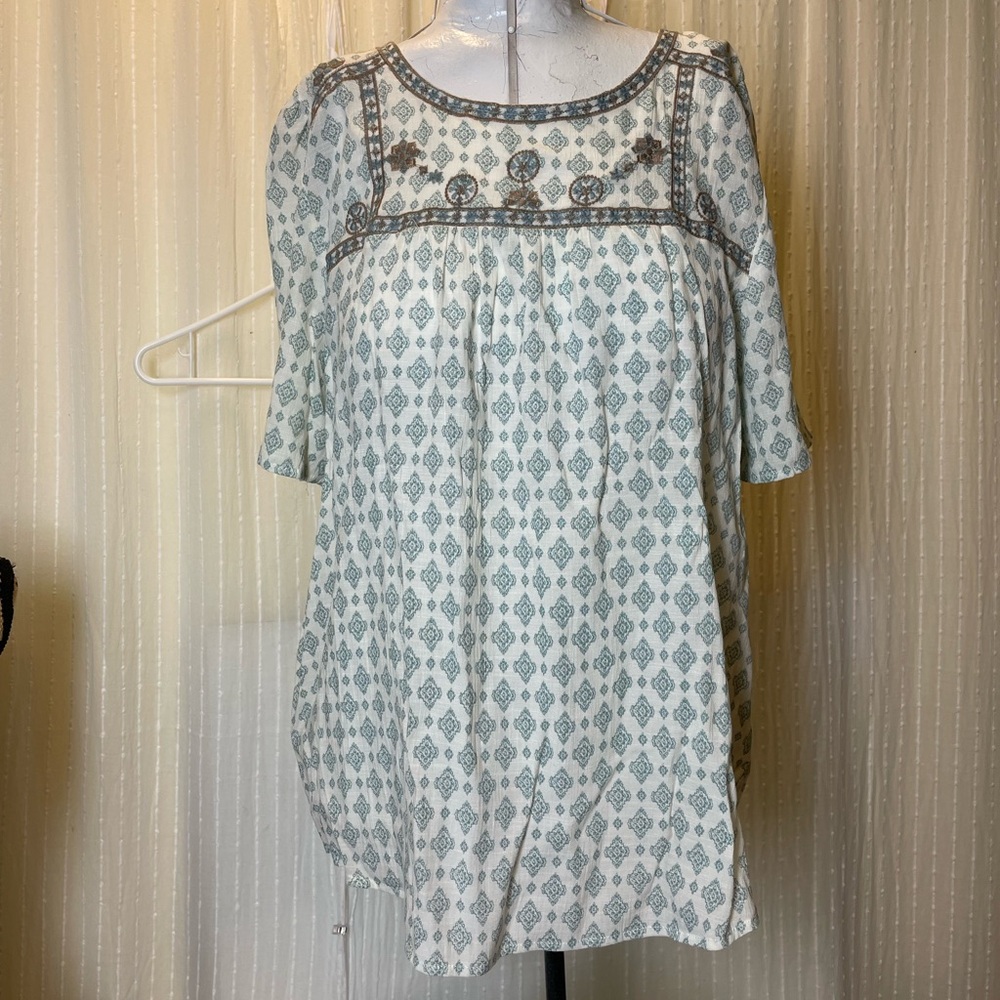 Elegant White and Green blue Geometric flowers with embroidery Blouse 2X